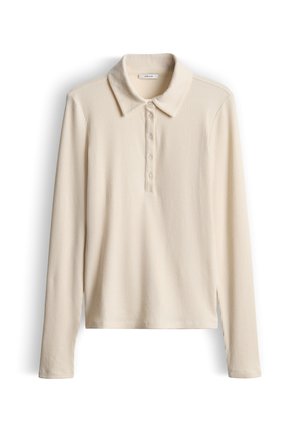 Polo a maniche lunghe in beige chiaro con una trama a coste, colletto classico e abbottonatura con quattro bottoni.