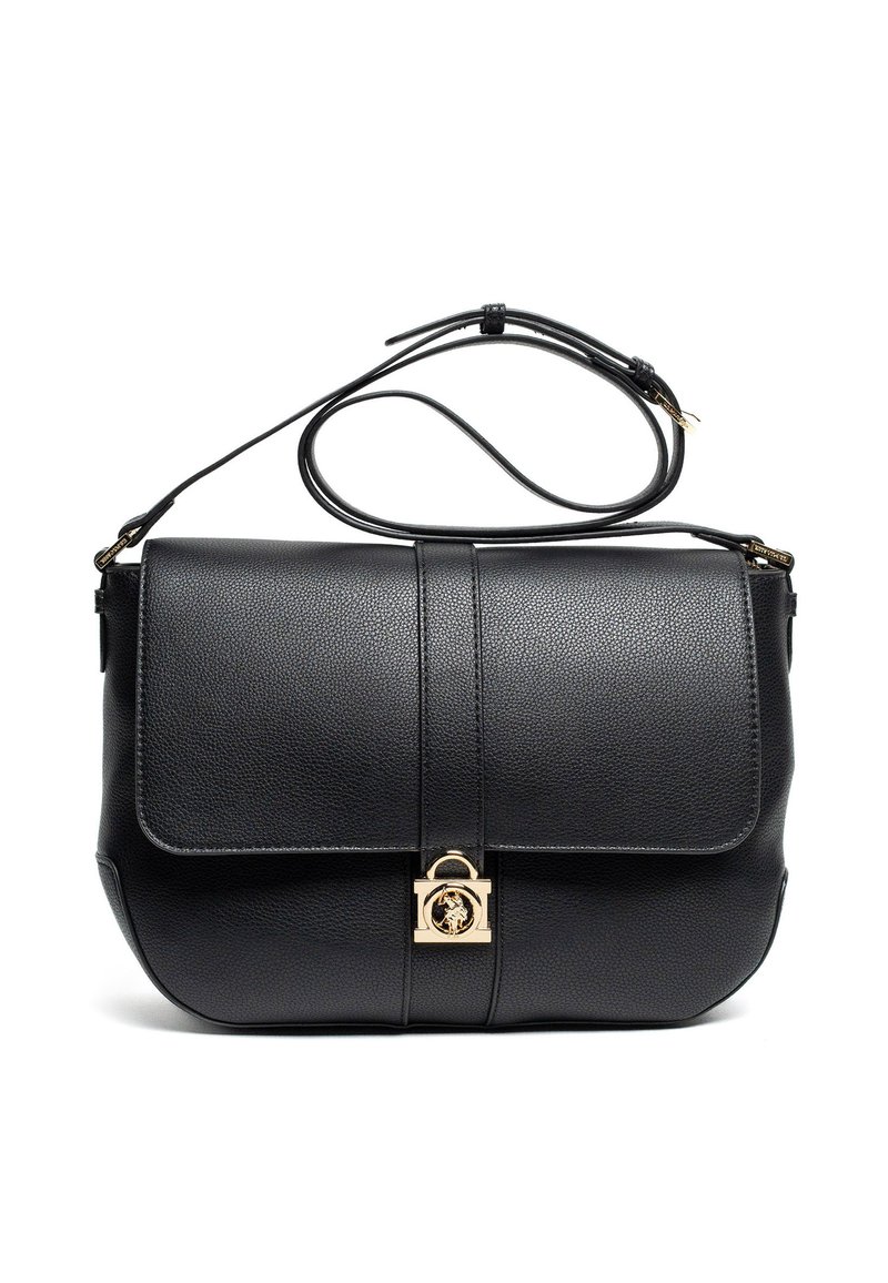 Czarna skórzana torebka o fakturowanej powierzchni, prostokątnym kształcie, złotym wykończeniu oraz przedniej klapie ze zdobieniem w postaci logo.