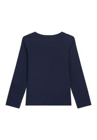 Marineblaues Langarmshirt mit Rundhalsausschnitt, aus weichem Baumwollmix, mit Schulterknöpfen für einfaches An- und Ausziehen. Glatte Textur, ohne Muster.