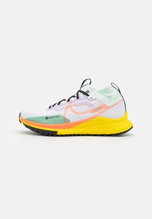 Trail running shoes - orange