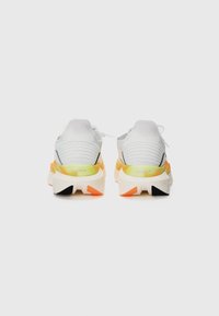 Saucony ENDORPHIN ELITE 2 UNISEX - Road running shoes - white/peel