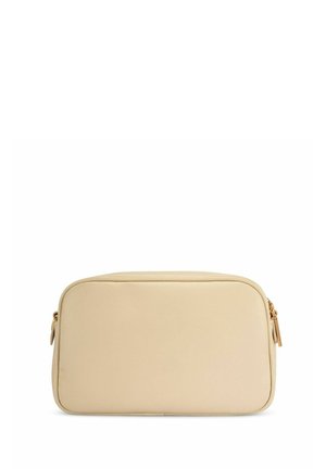 Beżowa prostokątna skórzana saszetka z zaokrąglonymi krawędziami i złotym zamkiem błyskawicznym na białym tle.