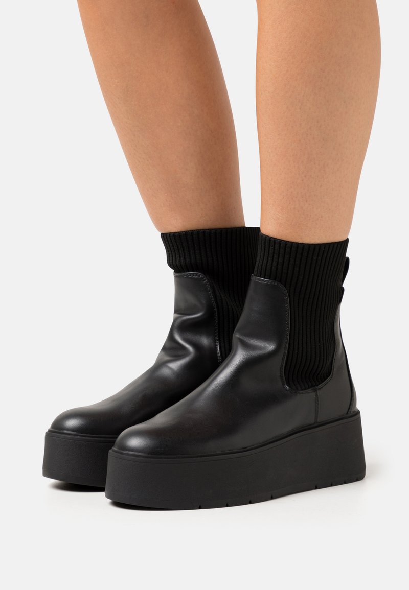 even&odd ankle boot