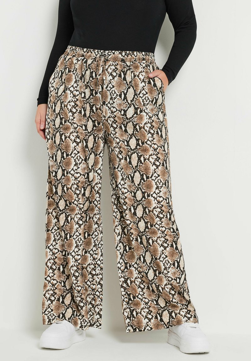 Lepardihousut, jotka näyttävät ruskealta ja mustalta käärmeennahalta, sisältävät joustavan vyötärön ja taskut, ja ne on valmistettu sileästä, kevyestä kankaasta.