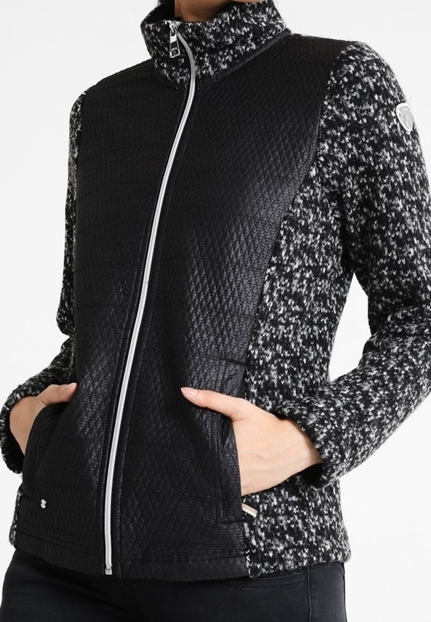 Svart och grått zip-jacka med hög krage, vadderad framsida, texturerade ärmar och två sidfickor. Har ett diamantmönster och logodetalj.