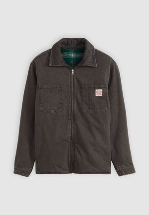 Mørkegrå zip-jakke med krage, to brystlommer og et grønt mønstret fôr. Lavet af holdbart stof med synlige syninger.