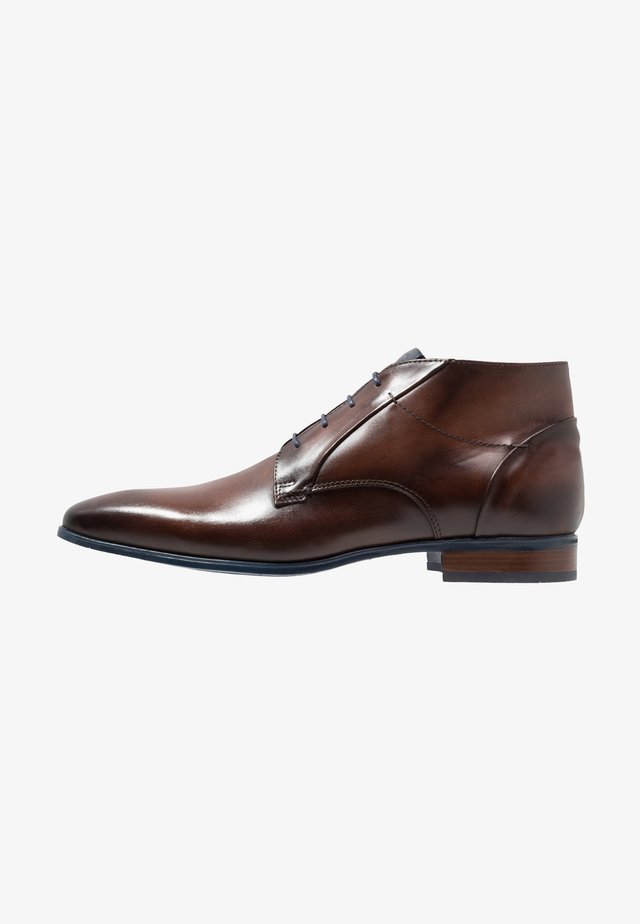 Pensko med snøring - brown