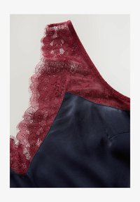 Ausgewählt, navy burgundy