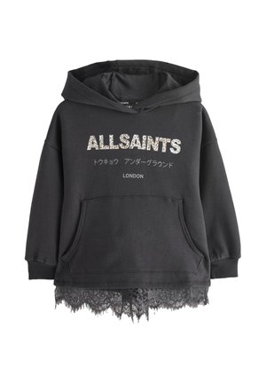 Felpa con cappuccio nera con logo "ALLSAINTS" in lettere testurizzate, tasca a canguro frontale e inserti a pizzo, abbinata a pantaloni con stampa leopardata.