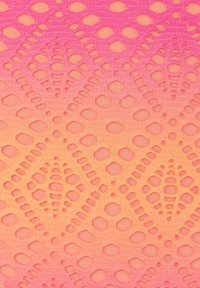 Kanga, millel on roosa ja oranži vahetooni Gradient, mis sisaldab rombikujundust avatud töötluse ja tekstuurses pinnas.