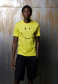 Champion Rochester Camiseta estampada - yellow