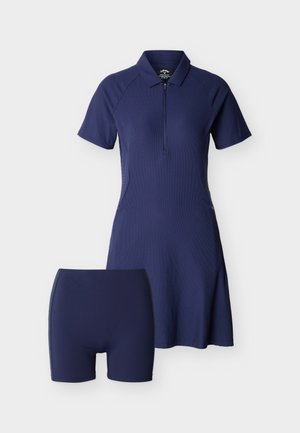 Robe bleu marine à manches courtes avec fermeture éclair avant et short assorti ajusté, disposés à plat sur un fond blanc.