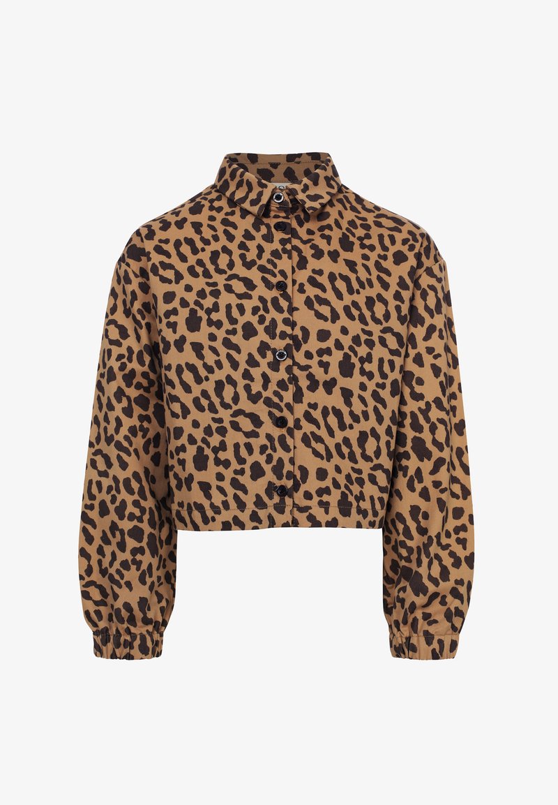 Ingekorte blouse in tan stof met een zwart luipaardpatroon. Lange mouwen met elastische manchetten en een puntige kraag.