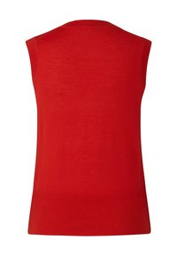 Czerwony bezrękawnik z dzianiny z prążkowanym wykończeniem, gładką fakturą i prostym wzorem. Widok od tyłu, z klasycznym okrągłym dekoltem.