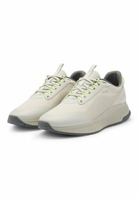 Helle graue Sportschuhe mit Mesh-Obermaterial, kontrastierenden limonengrünen Schnürsenkeln, Gummisohle und strukturierten Akzenten an den Seiten.