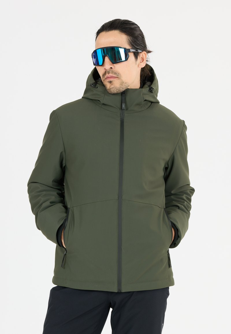 Khaki hættejakke med en glat, struktureret overflade, frontlynlås og sidelommer. Sammen med reflekterende, oversized solbriller.