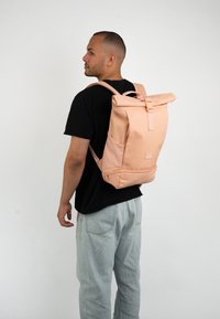Johnny Urban ALLEN MEDIUM - Hátizsák - peach