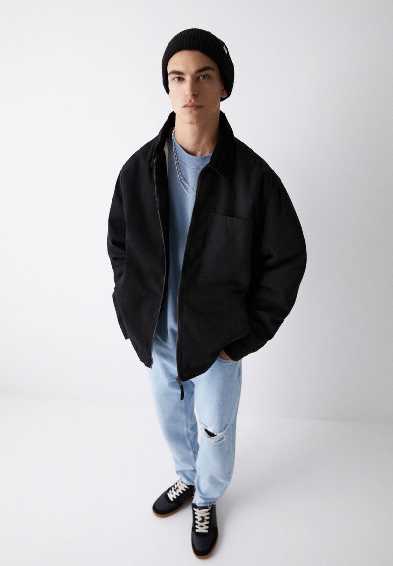 Herren Skinny Fit | PULL&BEAR STANDARD-FIT-JEANS MIT ZIERRISSEN AN DEN HOSENBEINEN Jeans Straight Leg royal blue/royal - VY83591 Herren Skinny Fit | PULL&BEAR STANDARD-FIT-JEANS MIT ZIERRISSEN AN DEN HOSENBEINEN Jeans Straight Leg royal blue/royal - VY83591