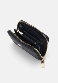 Tommy Hilfiger POPPY REFORM  - Portafoglio - space blue