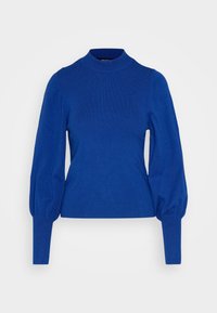 Blå stickad tröja med hög krage, figursydd kropp och puffärmar. Ribbstickade muddar och fåll ger en texturerad finish.