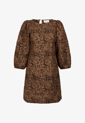 Bruine bloemen jacquard jurk met opgezette driekwartmouwen en een ronde halslijn, gelabeld "AAIKO."