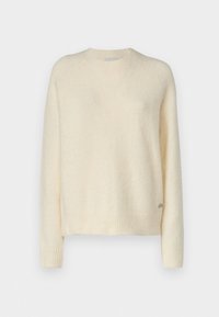 Maglione color crema realizzato in tessuto morbido e texturizzato, con scollatura rotonda, polsini e orlo a costine. Presenta un piccolo dettaglio del logo sul lato.