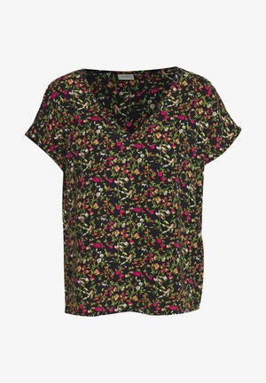 Blusa negra de manga corta con escote en V y un pequeño patrón floral colorido en rosa, blanco, naranja y verde en toda la tela.