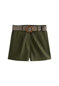 Olivgrüne Shorts mit einem strukturierten, gewebten Gürtel mit einer Holzschnalle. Das Design umfasst vordere Falten und Taschen für zusätzliche Praktikabilität.