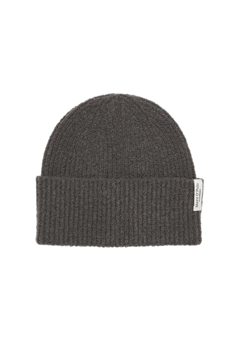 Beanie grigia lavorata a maglia con design a costine e risvolto, dotata di una piccola etichetta sul lato. Realizzata in materiale morbido e testurizzato.