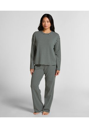 Ensemble de loungewear rayé en vert foncé et blanc, comprenant un haut à manches longues avec un col rond et un pantalon ample. En matériau de coton.