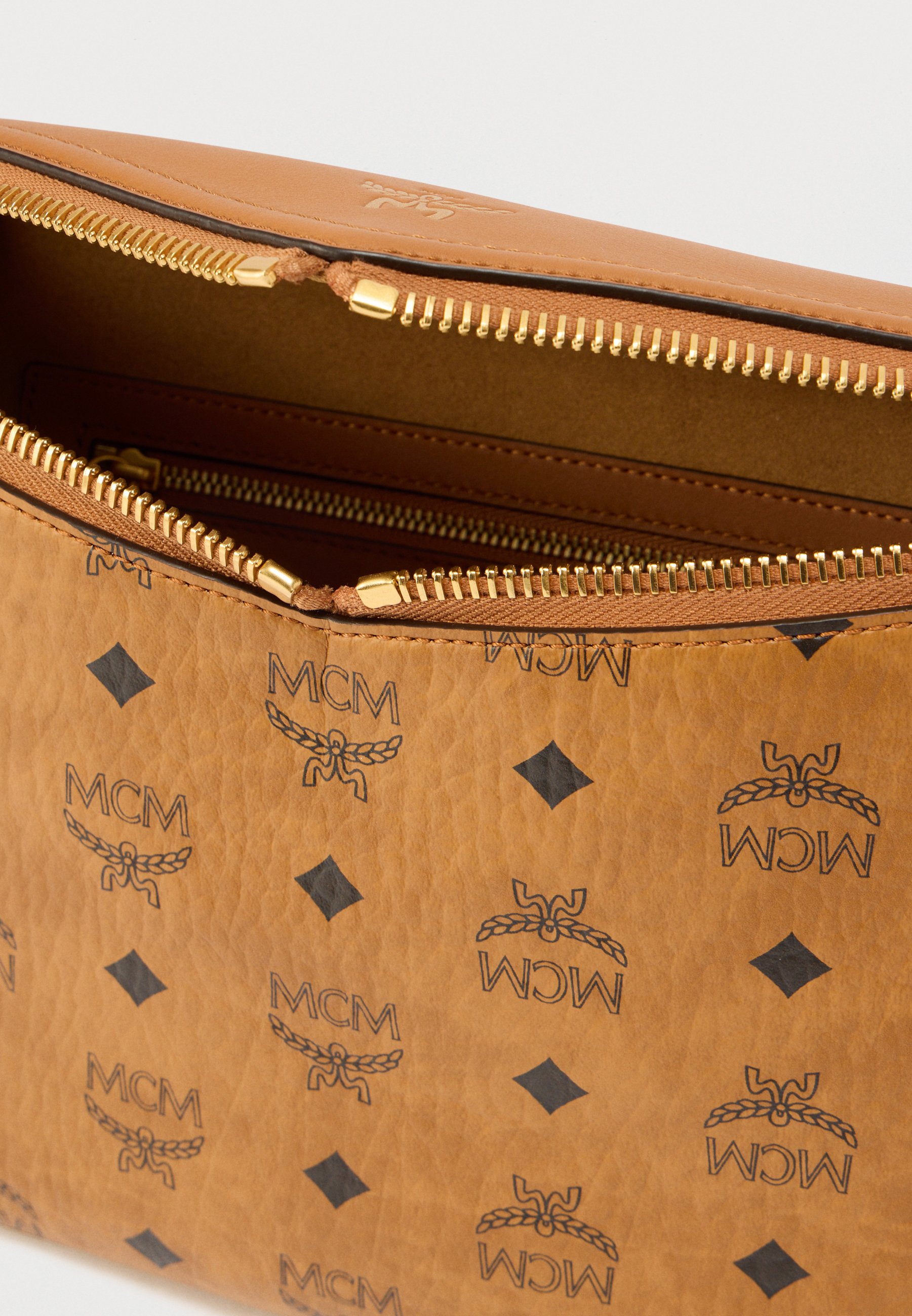 MCM
バックパック
リュック　ビジュー付き MCM Visetos X-Large Munchen Tote Cognac 1820799 – FASHIONPHILE