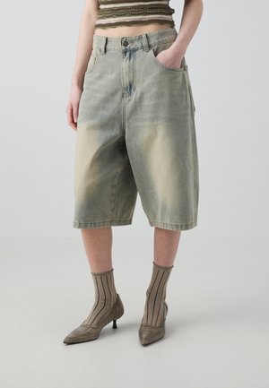 LIGHT WASH JUMBO JORTS - Pantaloni scurți din denim - light wash