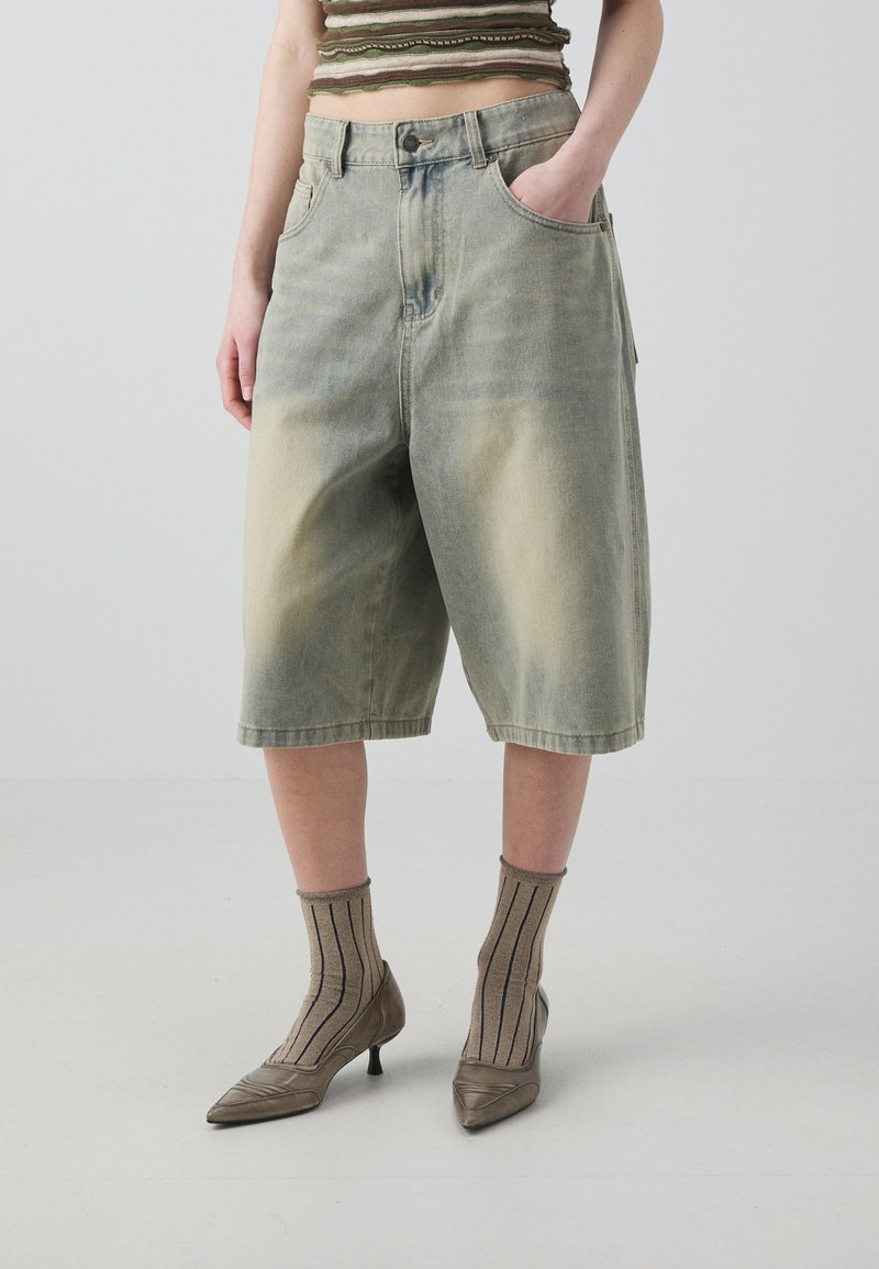 Jaded London LIGHT WASH JUMBO JORTS - Džinsa auduma šorti - light wash