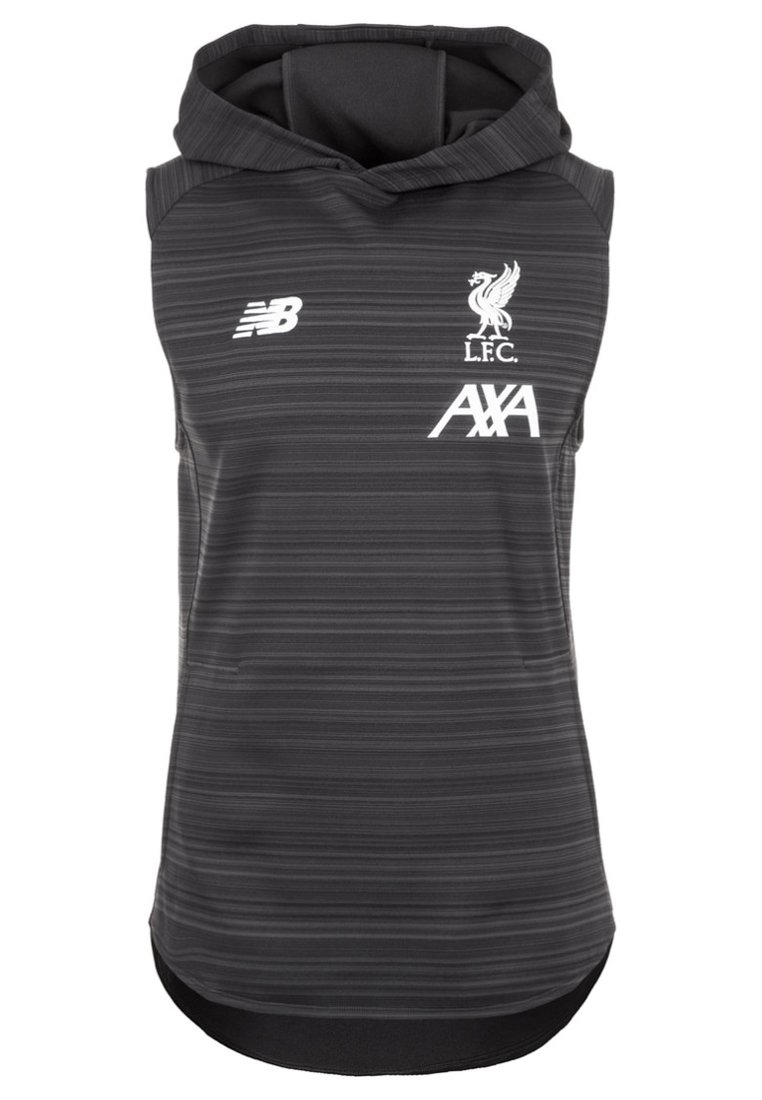 Felpa senza maniche in tessuto grigio scuro con un sottile motivo a righe. Presenta un cappuccio, spacchi laterali e loghi bianchi di New Balance e Liverpool FC.