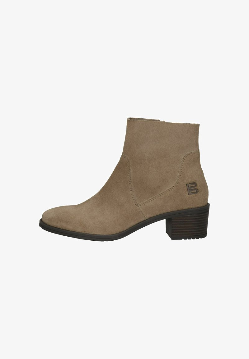 Beige Wildleder-Ankle-Boot mit runder Zehe, seitlicher Naht und niedrigem, gestapeltem Absatz. Verfügt über ein dezentes Logo-Detail auf der Außenseite.