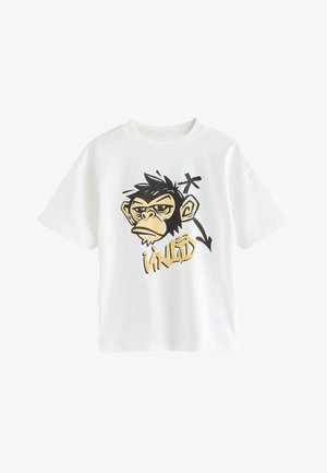 Maglietta bianca a maniche corte con una grafica della testa di una scimmia nera e beige dall'aspetto serio e testo stilizzato sotto.