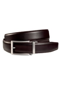 Ruskea nahkavyö, jossa on sileä pinta, kestävä suorakulmainen hope buckle ja erottuva ommel reunoilla.