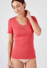 Damart AJOURÉE GUIPURE À L ENCOLURE  - Maglietta intima - rouge