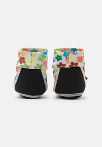 Stivaletti per cani colorati con parte superiore a motivo floreale e suole in gomma nera. Presentano un polsino elastico per una vestibilità sicura e cuciture resistenti.