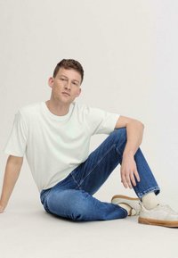 hessnatur Jeans Straight Leg - dark blue