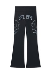Sorte vidde bukser med "EST. 1971" trykt på bageste talje og mørke pantergrafikker på de øverste ben.