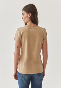 TATUUM ANTONINA - T-shirts basic - beige