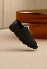 Non sélectionné, black