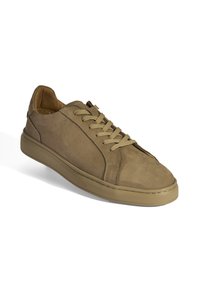 Baskets en cuir beige avec finition texturée, bout arrondi et fermeture à lacets. Présentent une semelle rembourrée et des détails de couture discrets.