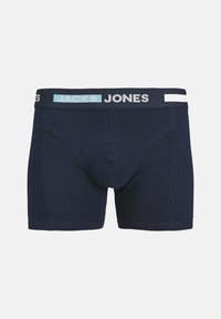 Marineblauwe boxershorts met een contrasterende elastische tailleband met het "JACK & JONES" logo in lichtblauw en grijs. Zachte katoenen stof, strak model.