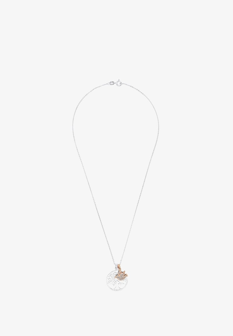 Silverfärgad kedja med en rund berlock som har ett trädmotiv, accentuerad med en detalj i rosguld i form av ett blad. Mjuk yta, samtida stil.