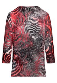 Langärmliges Oberteil mit einem wirbelnden Muster in Rot-, Schwarz- und Grautönen, aus einem strukturierten Stoff, der die Designmerkmale betont.