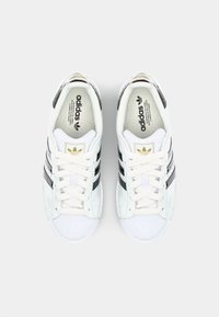 adidas gazelle silver green womens Adidas Superstar ADV Zapato Verde Hiedra / Blanco / Dorado