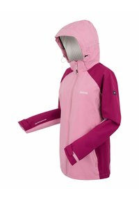 Veste d'extérieur imperméable bicolore rose et violet avec capuche, fermeture éclair intégrale devant et fermetures Velcro aux poignets, conçue pour la protection contre les intempéries.
