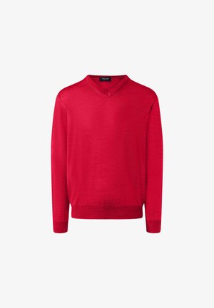 Czerwony sweter w serek z długimi rękawami, wykonany z gładkiego dzianiny. Posiada ściągacze przy mankietach i u dołu. Prosty design, bez wzorów i akcentów.